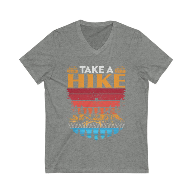 Abenteuerbereites V-Ausschnitt-T-Shirt – Perfekt für Wanderer, Outdoor-Liebhaber, Camping, Geschenk für Naturliebhaber, Unisex-T-Shirt, „Take a Hike“-Design