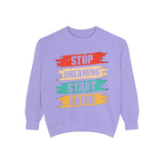 Inspirierendes Unisex-Sweatshirt mit Kleidungsstückfärbung | Motivierende Zitat-Kleidung, gemütliches Geschenk, tägliche Erinnerung, Alltagskleidung, lässiger Stil