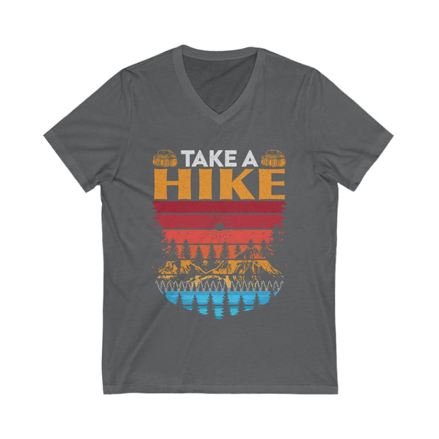 Abenteuerbereites V-Ausschnitt-T-Shirt – Perfekt für Wanderer, Outdoor-Liebhaber, Camping, Geschenk für Naturliebhaber, Unisex-T-Shirt, „Take a Hike“-Design