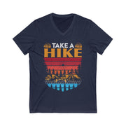 Abenteuerbereites V-Ausschnitt-T-Shirt – Perfekt für Wanderer, Outdoor-Liebhaber, Camping, Geschenk für Naturliebhaber, Unisex-T-Shirt, „Take a Hike“-Design