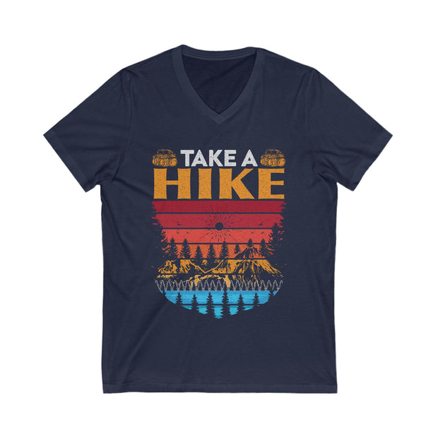 Abenteuerbereites V-Ausschnitt-T-Shirt – Perfekt für Wanderer, Outdoor-Liebhaber, Camping, Geschenk für Naturliebhaber, Unisex-T-Shirt, „Take a Hike“-Design