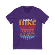 Abenteuerbereites V-Ausschnitt-T-Shirt – Perfekt für Wanderer, Outdoor-Liebhaber, Camping, Geschenk für Naturliebhaber, Unisex-T-Shirt, „Take a Hike“-Design